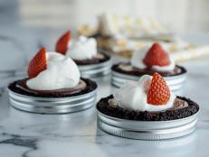 Mason jars are useful for all sorts of things: as dispensers, storage containers, cocktail shakers, and lunch boxes, to name but a few. Here, Ree is repurposing the lids to bake some delicious miniature pies.