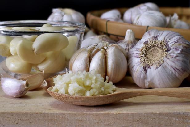 https://food.fnr.sndimg.com/content/dam/images/food/fullset/2023/4/28/Garlic-on-cutting-board-minced-in-spoon.jpg.rend.hgtvcom.616.411.suffix/1682714639182.jpeg