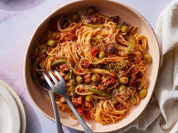 Espaguetis Dominicanos (Dominican Spaghetti) Recipe