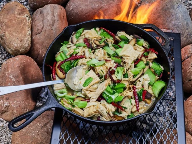 How to Prepare Stir Fry in Cast Iron Wok: Quick & Delicious Guide