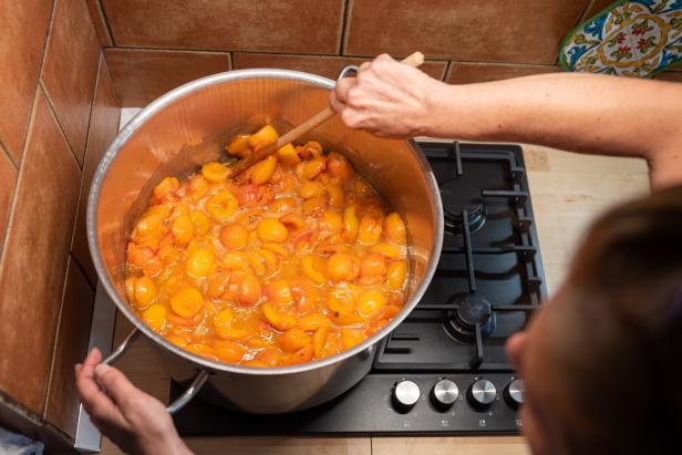 Cooking Apricot Jam