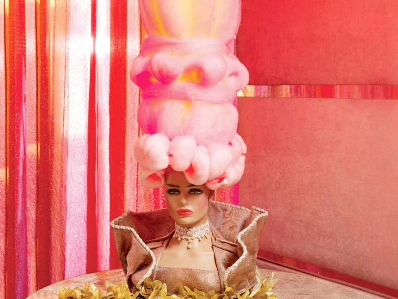 Over-the-Top treat from FLORIDA. Marie Antoinette Let them eat cotton candy! This knockout ’do stands two feet tall at Barton G. The Restaurant in Miami.