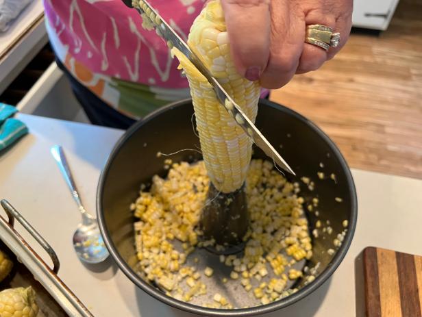 Preparing sweet corn for freezing