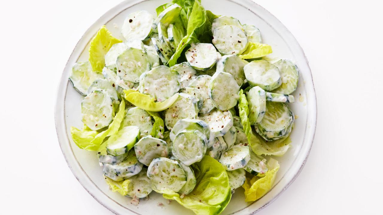 https://food.fnr.sndimg.com/content/dam/images/food/fullset/2023/7/24/FNM090123_cucumber-salad_s4x3.jpg.rend.hgtvcom.1280.720.suffix/1690209697184.jpeg