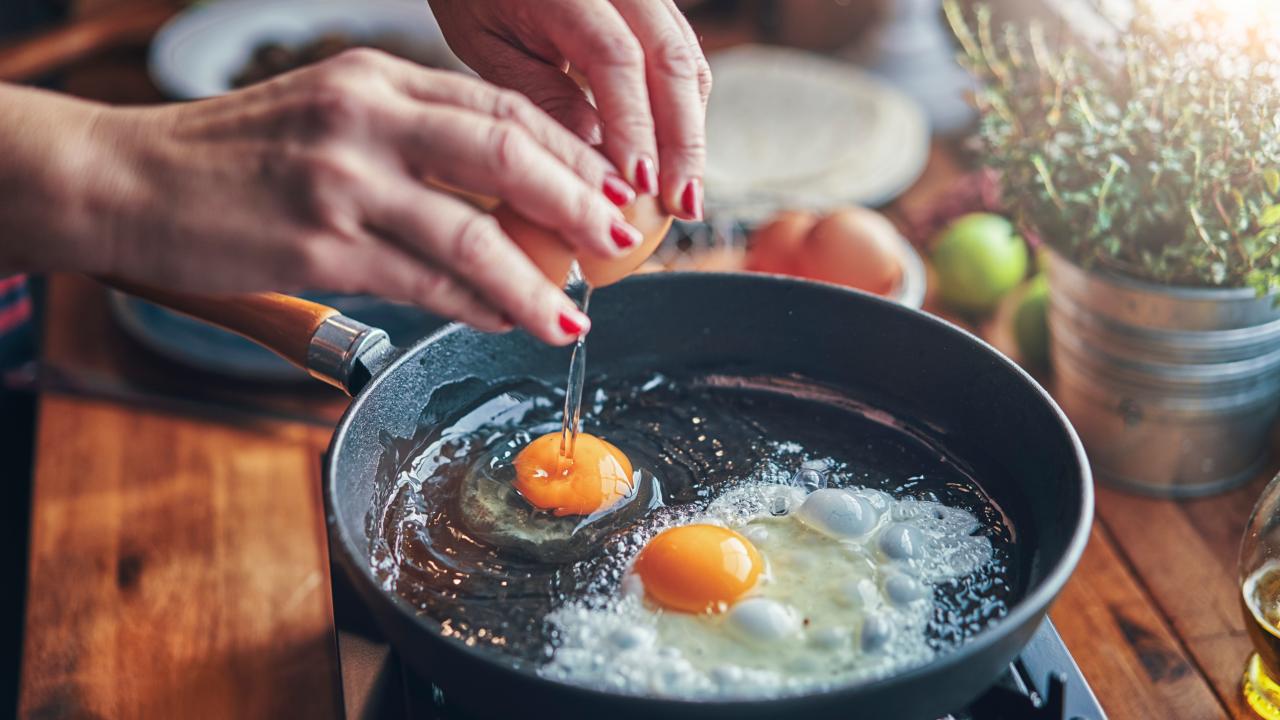 The Biggest Mistakes Everyone Makes When Frying Eggs 