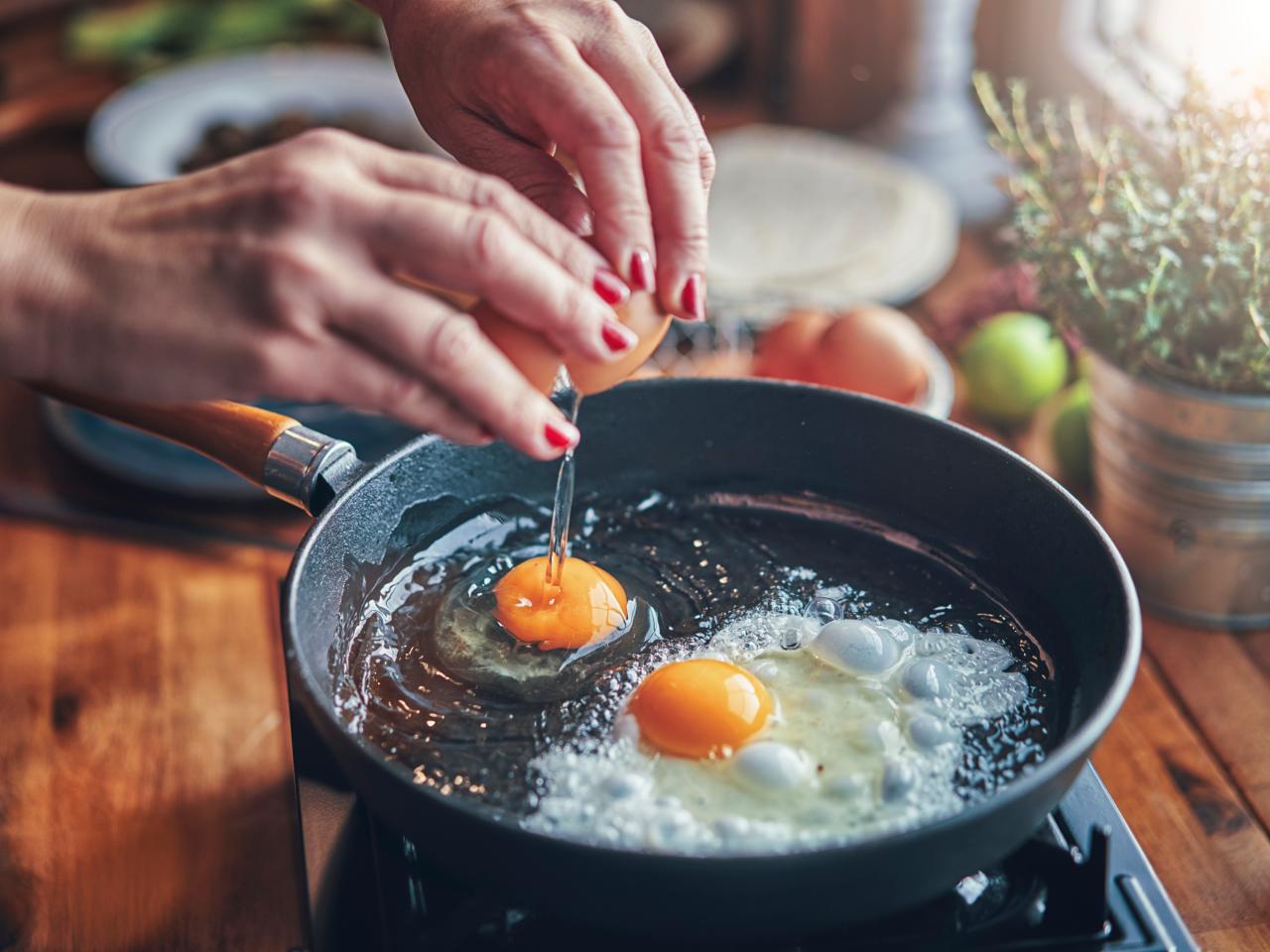 Never Make These Mistakes When Frying An Egg