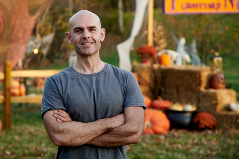 Contestant portrait of James Hall as seen on Outrageous Pumpkins season 4.