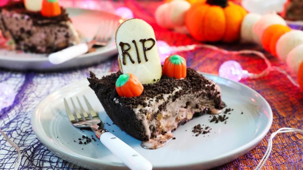 Simple Halloween Coffin Cake Recipe  Halloween coffin cake, Cake,  Chocolate cake mixes