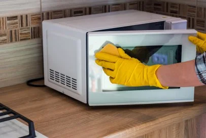 How to Clean Out Microwave: Quick and Easy Sparkling Tips