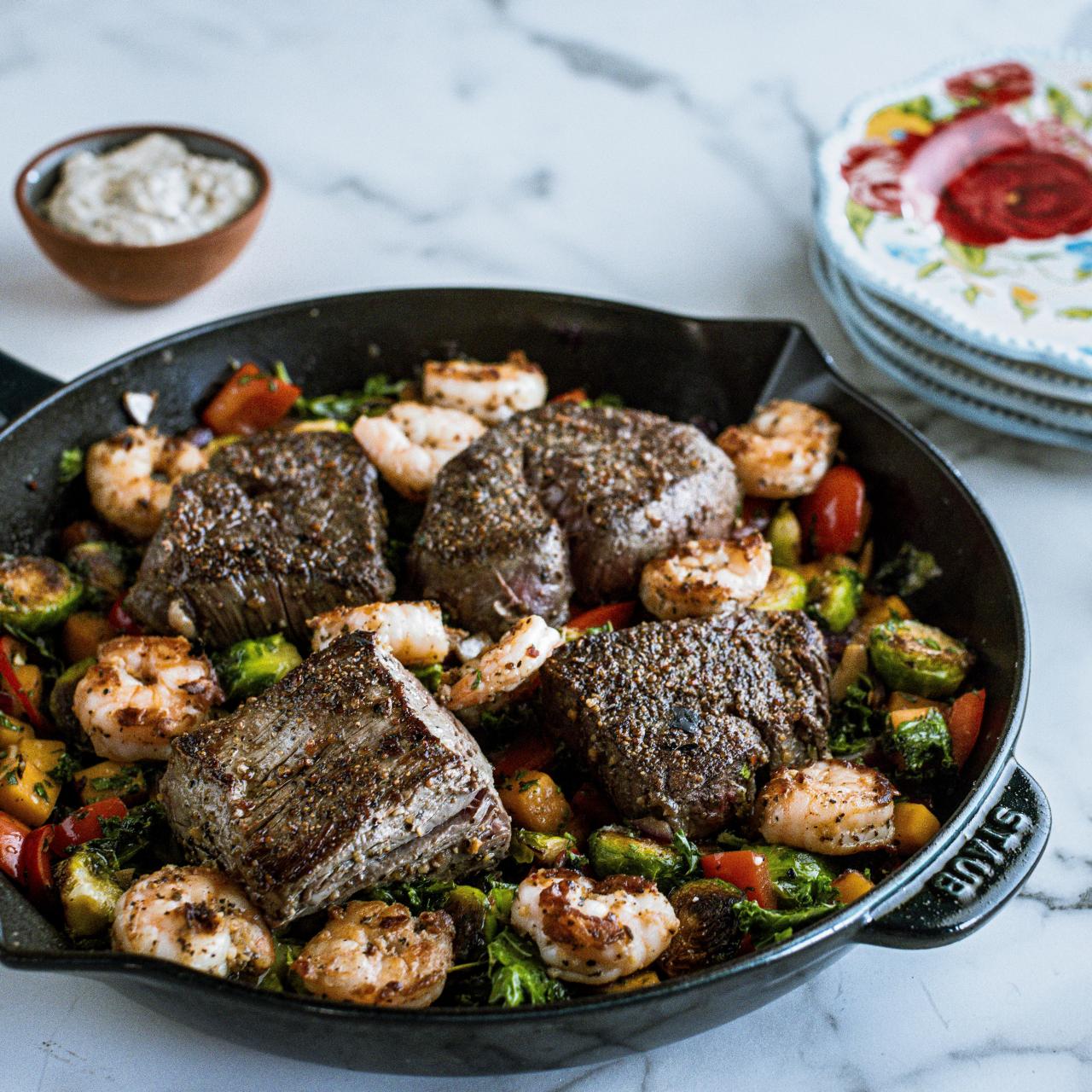 https://food.fnr.sndimg.com/content/dam/images/food/fullset/2024/01/02/WU3601-ree-drummond-surf-and-turf-skillet_s4x3.jpg.rend.hgtvcom.1280.1280.suffix/1704232699689.jpeg