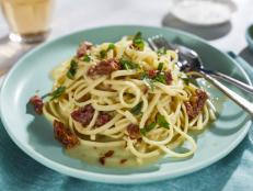 Looking to make a hearty classic vegan-style? Linguine with Roasted Garlic White Bean Cream Sauce is sure to do the trick!