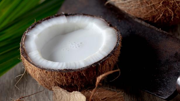 Coconut Cream vs Coconut Milk: What’s the Difference?