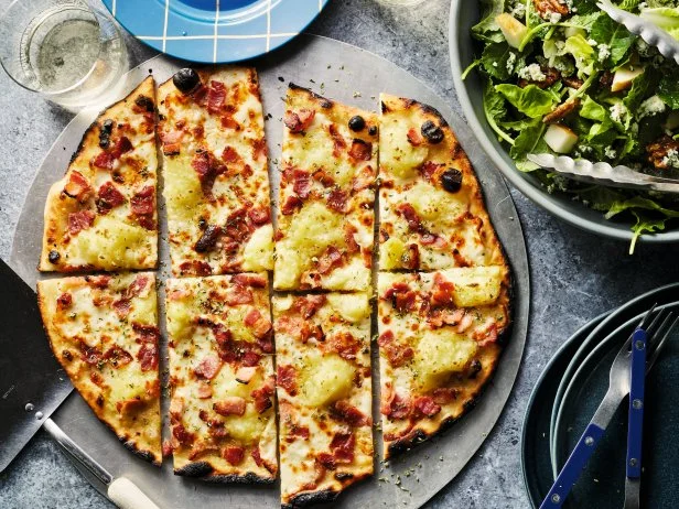 Mashed Potato And Bacon Pizza: Irresistible Comfort Food Delight