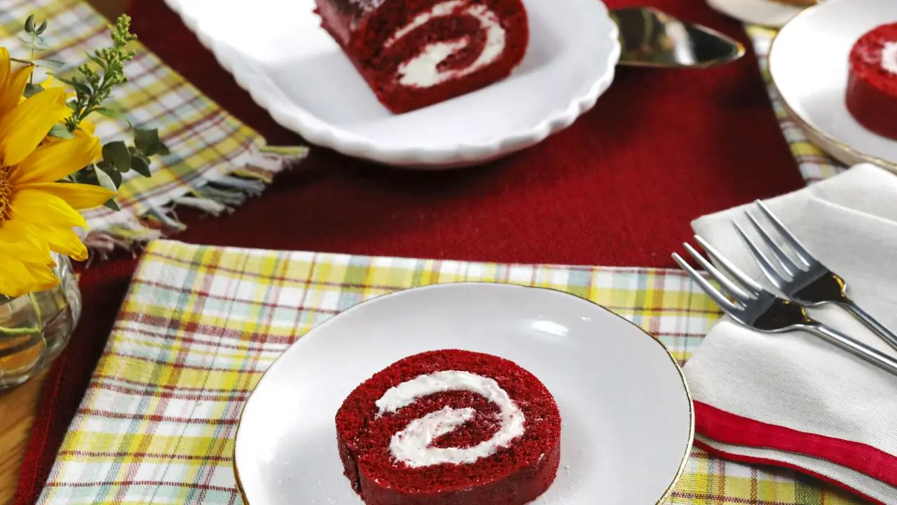 Red Velvet  中華 ウェンディ kms ラキドロ　3枚コンプセット Red Velvet Swiss Roll with Cream Cheese Frosting Recipe | Kardea