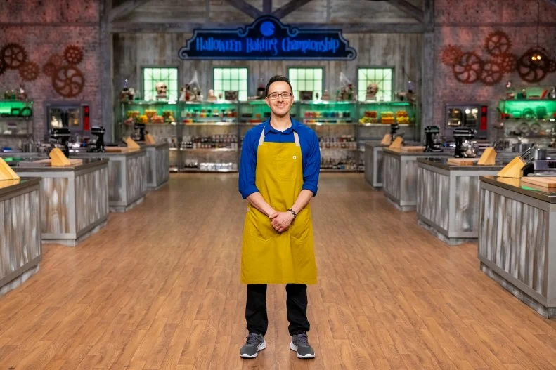 Contestant Joel Gonzalez, portrait, as seen on Halloween Baking Championship, Season 10.