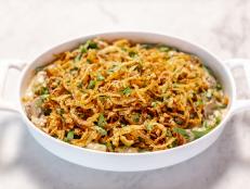 Ree has updated her green bean casserole to legendary status with a delicious mushroom sauce and a crispy fried onion topping. This casserole will take your Thanksgiving banquet to the next level, guaranteed.