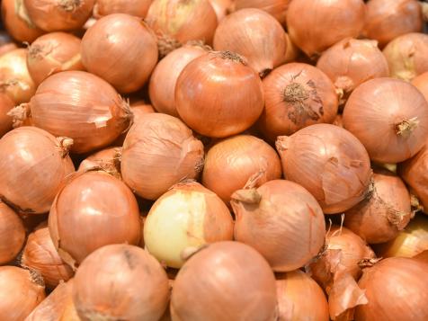 More Chains Remove Onions From Menus Over E. Coli Concerns