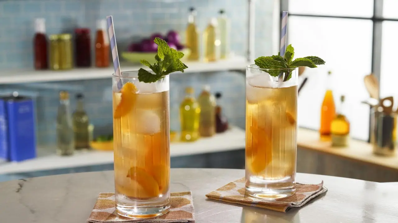 Bourbon Peach Iced Tea Recipe | Geoffrey Zakarian | Food Network