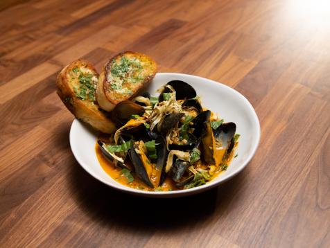 'Nduja and Roasted Fennel Mussels with Garlic Ciabatta