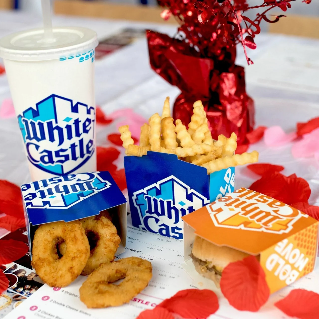超レア　ホワイトキャッスル　White Castle ミールトイ　ビンテージ White Castle And Ironheart Drop A Heroic Collab