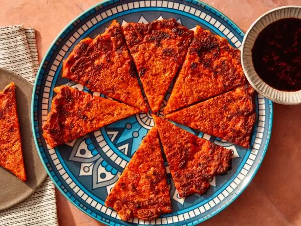 김치전 (Kimchi Jeon - Kimchi Pancakes)