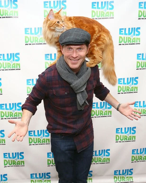 Celebrity chef Bobby Flay and his cat Nacho Flay visit "The Elvis Duran Z100 Morning Show" at Z100  Studio on November 23, 2015 in New York City.