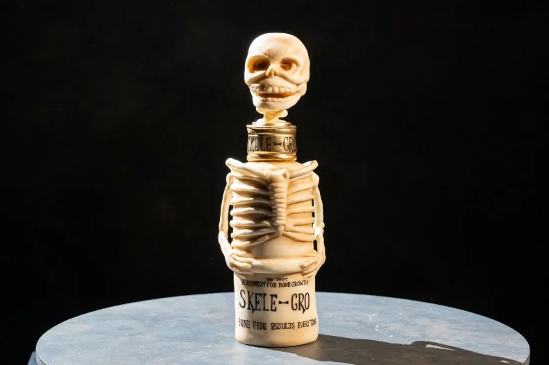 Contestants Molly Robbins and Priya Winsor’s replicated showpiece Skele-gro bottle, as seen on Harry Potter: Wizards of Baking, Season 2.