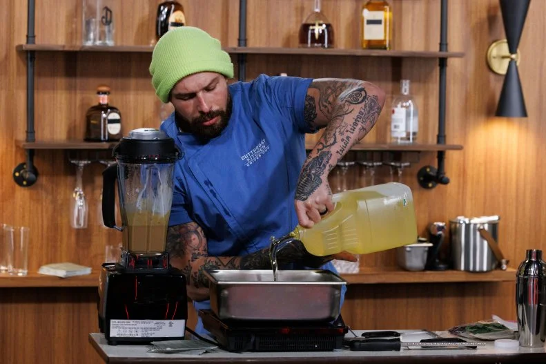 Chef Zev Bennett cooks in the bar kitchen during round two, as seen on Cutthroat Kitchen: Knives Out, Season 1.