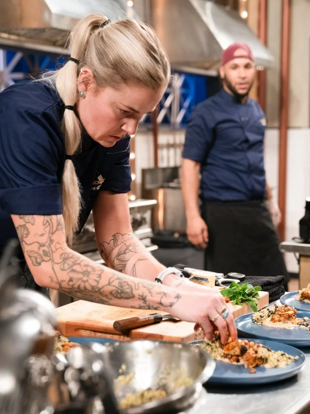 Who Cleans Up the Chopped Kitchen: Ultimate Cleanup Guide