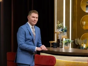 Host Bobby Flay in final round, as seen on Bobby’s Triple Threat, Season 4.