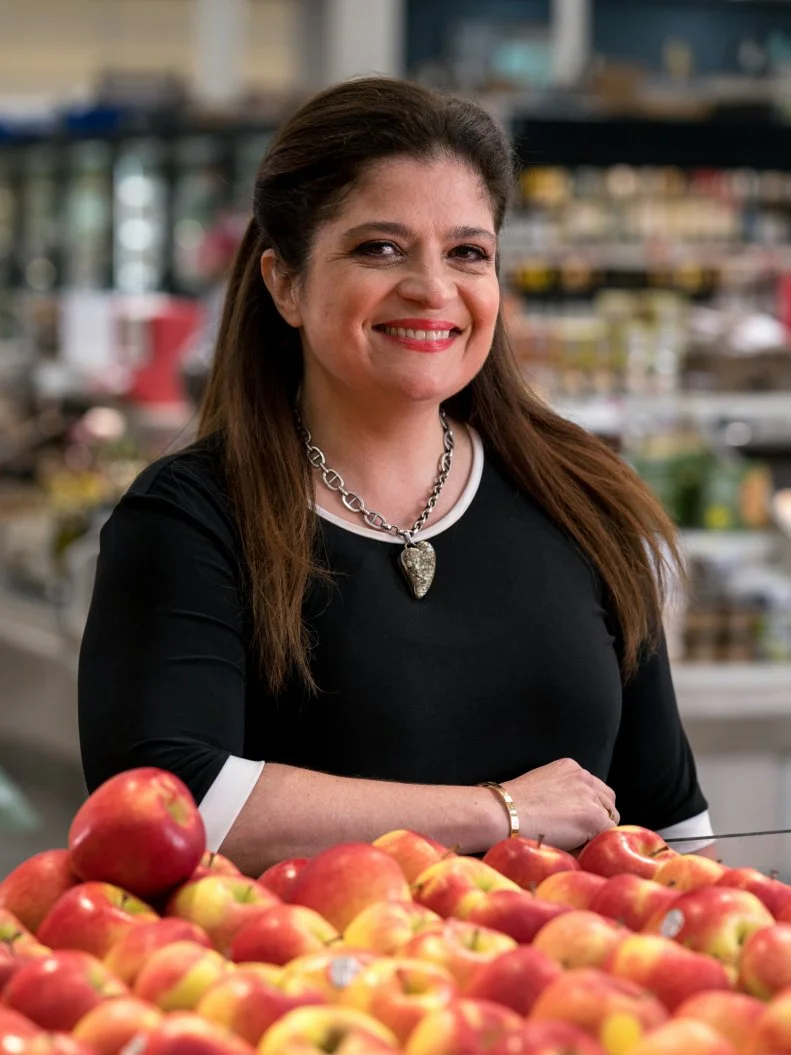 Host Alex Guarnaschelli, as seen on Supermarket Stakeout, Season 1.