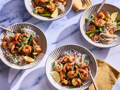 Steamed Garlic Butter Shrimp with Noodles and Asparagus