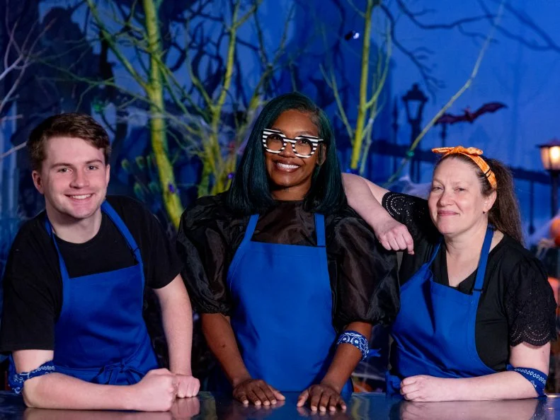 Crumb Creepers teammates Anthony Pater, Jennifer Moshier and Vanessa "Vanna" Sampson team photo, as seen on Holiday Wars, Season 6.