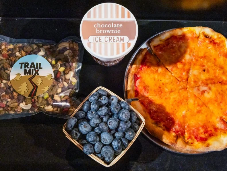 Round 3 basket ingredients: Cheese Pizza, Blueberries, Trail Mix, Chocolate Brownie Ice Cream