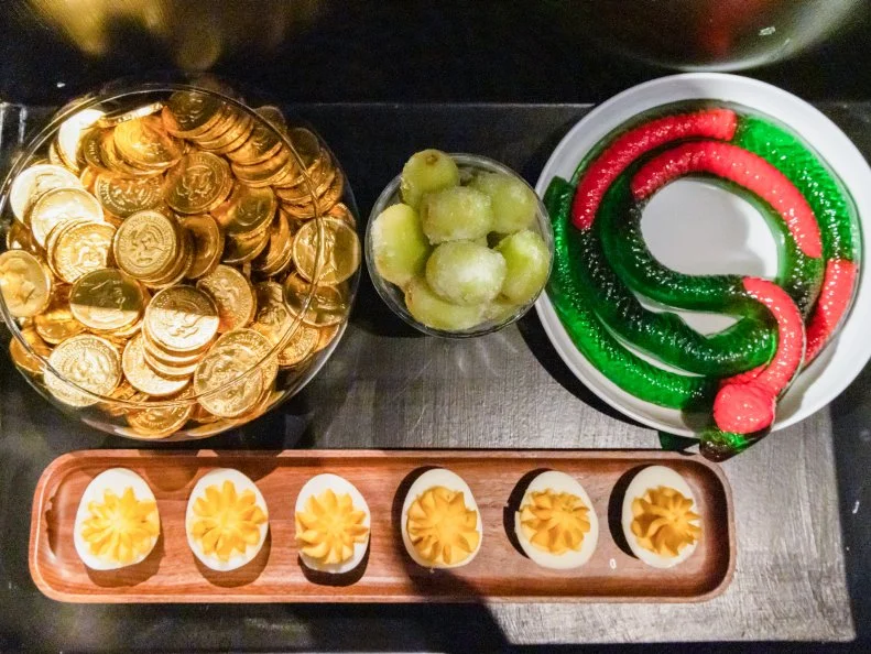 Round 3 basket ingredients: Gummy Snake, Sour Grapes, Gold Coins, Deviled Eggs