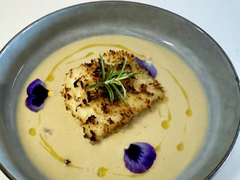 Baccalà In Crosta Di Panko Su Crema Di Ceci (salted cod with Japanese breadcrumbs and chickpea cream)