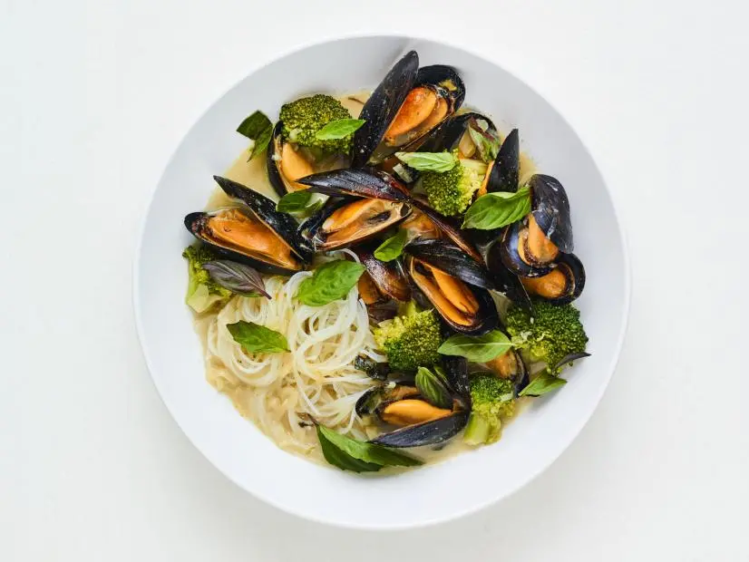 Thai Green Curry with Mussels and Broccoli. Dinnertime meals.