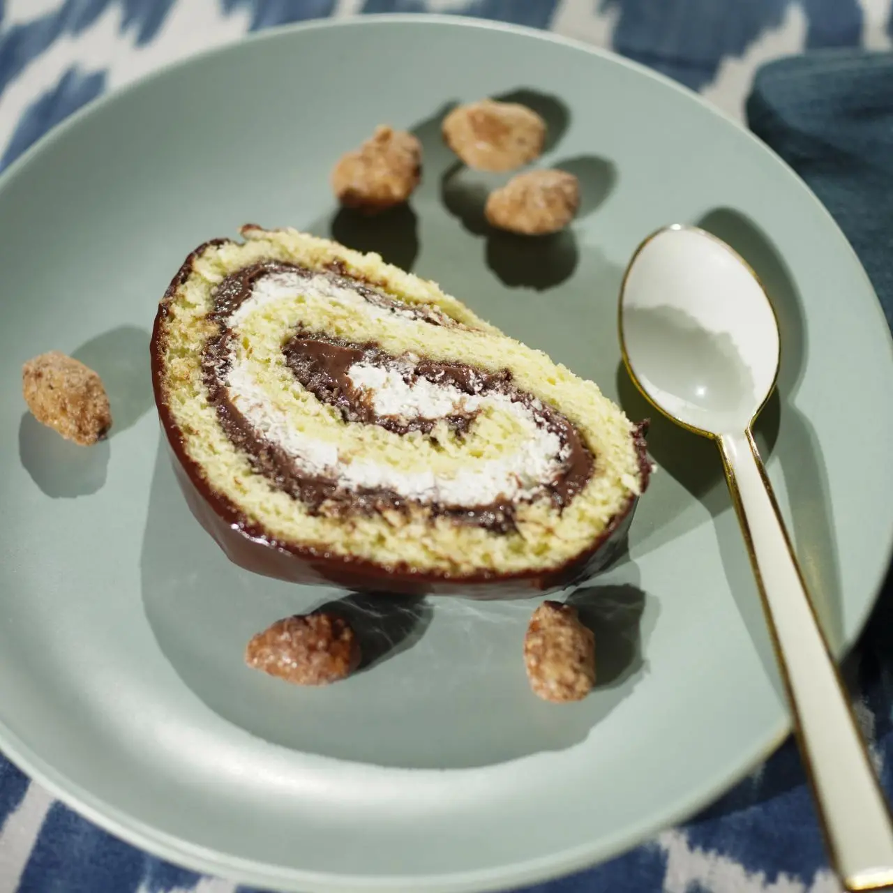 Chocolate Pudding And Cream Roll Cake-image