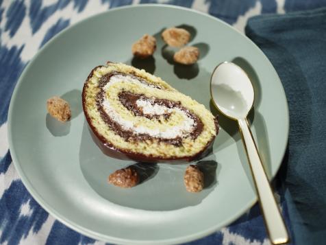Chocolate Pudding And Cream Roll Cake