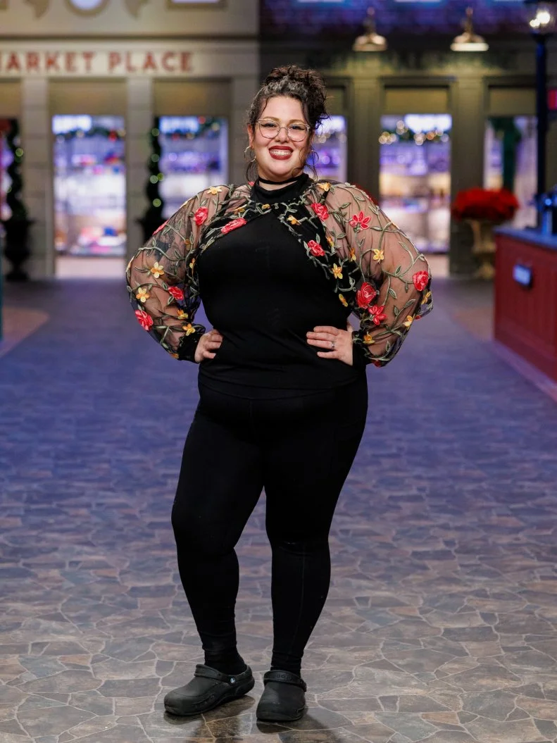 Contestant Alyx Abreu, portrait, as seen on Holiday Baking Championship, Season 12.