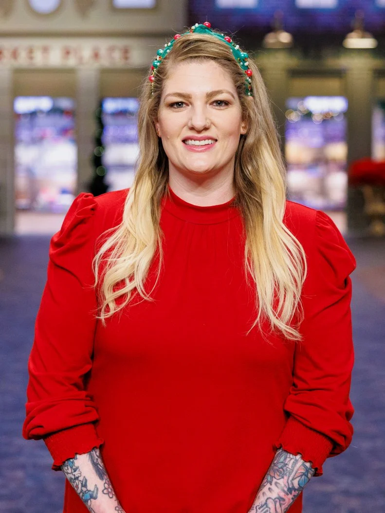 Contestant Ashleigh Wright, portrait, as seen on Holiday Baking Championship, Season 12.