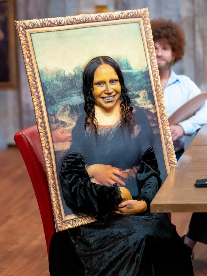 Judge Stephanie Boswell as Mona Lisa portrait, as seen on Halloween Baking Championship, Season 8.