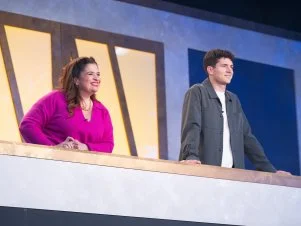 Judge Alex Guarnaschelli and Judge Nick DiGiovanni, as seen on 100 Cooks, Season 1