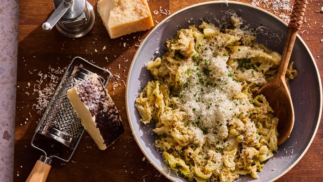 Cacio e Pepe Cabbage