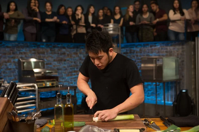 Chef Shota Nakajima cutting leeks on Beat Bobby Flay