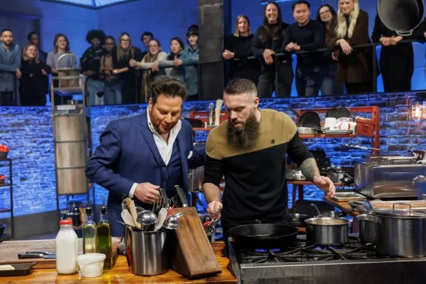 Shark Tank Star Lori Greiner Returns to Beat Bobby Flay After Broken Wrist — image 5