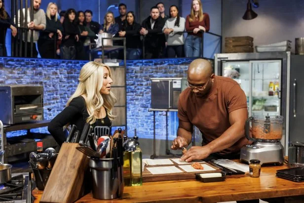Shark Tank Star Lori Greiner Returns to Beat Bobby Flay After Broken Wrist — image 6