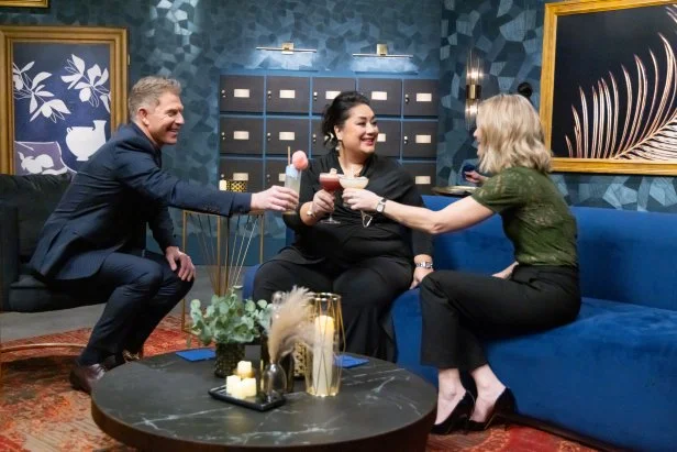 Host Bobby Flay and Titans Brooke Williamson, Ayesha Nurdjaja in round 1, as seen on Bobby’s Triple Threat, Season 4.