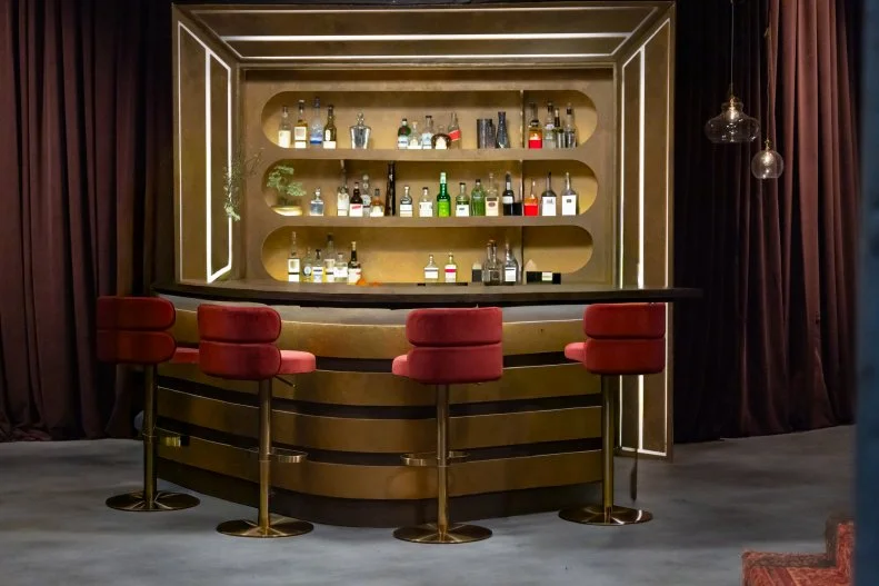 Set Details, as seen on Bobby’s Triple Threat, Season 5