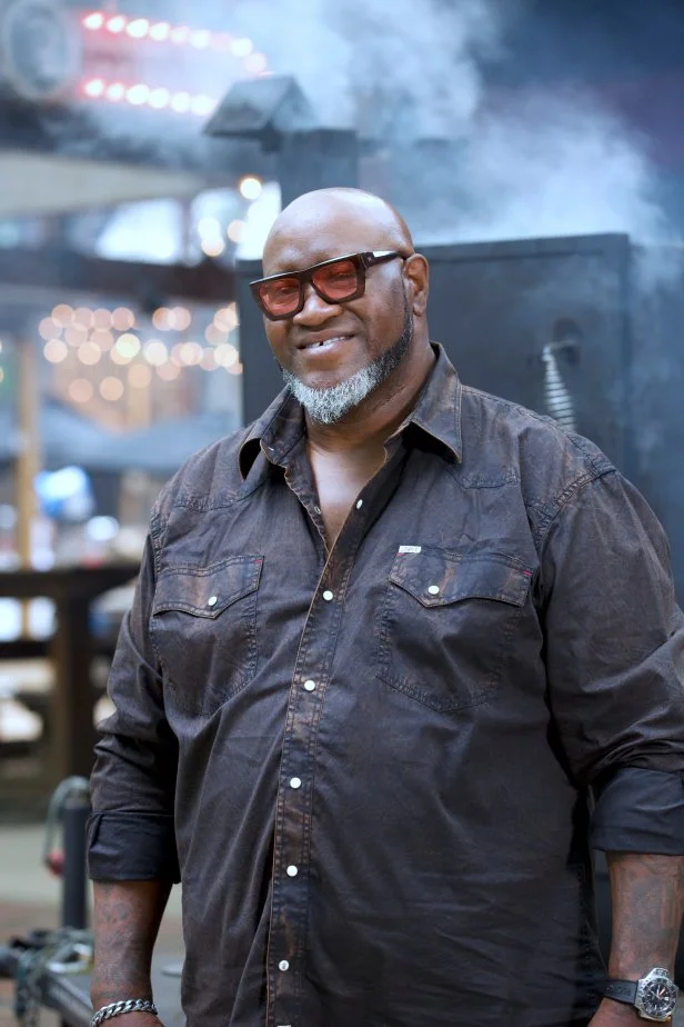 With over 300 competitions completed in his career and being a veteran Pit-master, Big Moe Cason, is well equipped for todays competition, as seen on Barbecue Beatdown, Season 1.